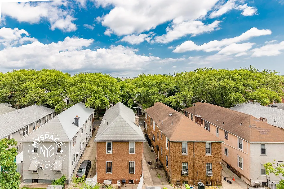 581 Ocean Parkway — Photo 2