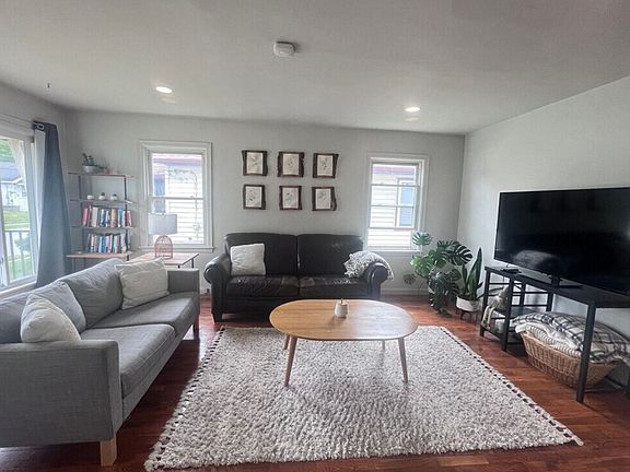 2nd image of 148 Conrad St NE