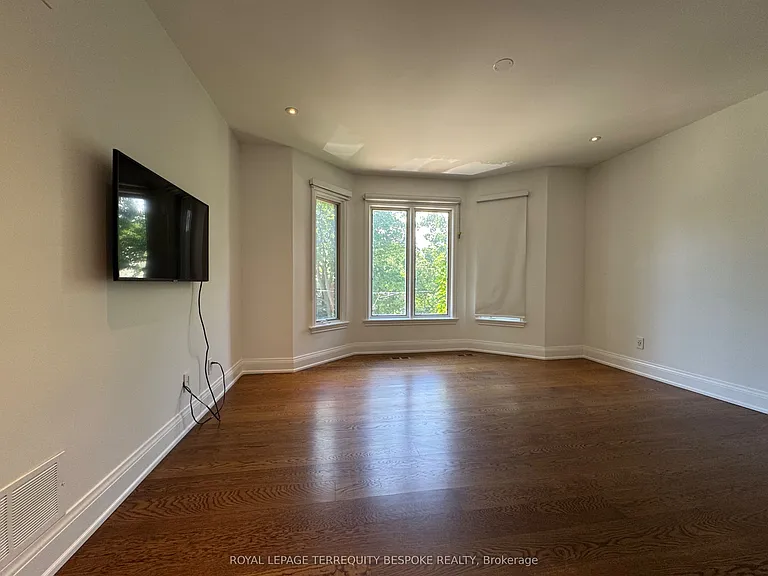 1 Scarth Rd — Photo 20