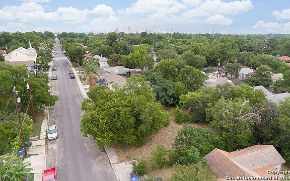4th image of 1026 Menchaca St #1