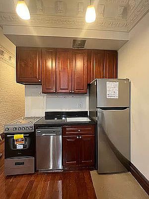 3rd image of 637 E 6th St #2RE
