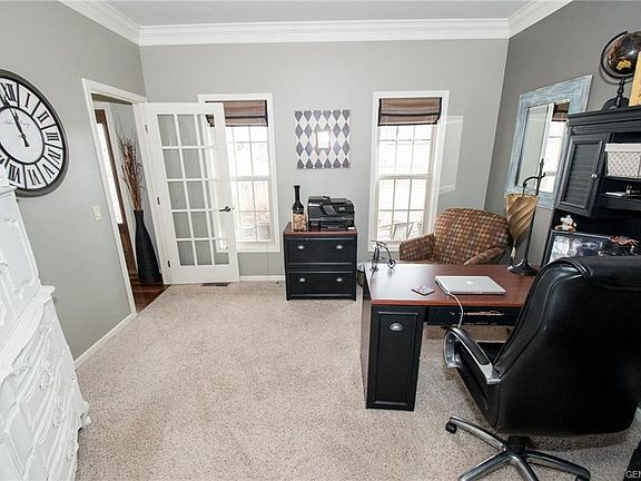 3rd image of 239 Woodsview Dr