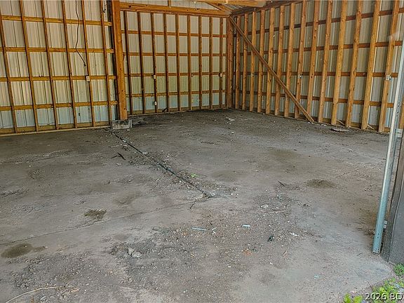 4th image of 17880 Old Rd W