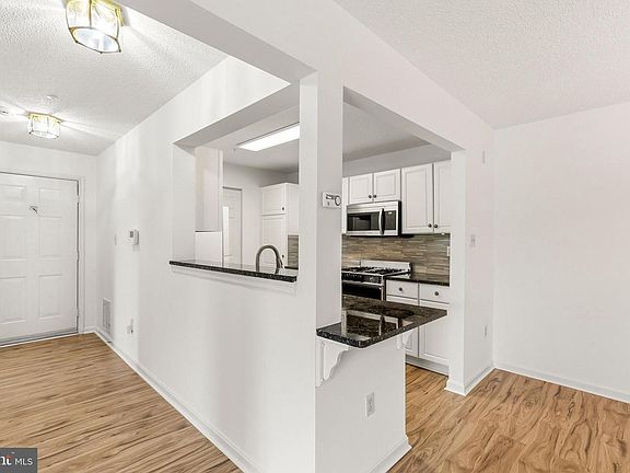 2nd image of 10022 Vanderbilt Cir APT 10
