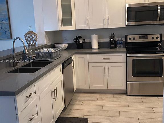 5th image of 2362 SW 18th Ave #0