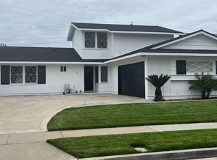 582 Pierpont Dr, Costa Mesa, CA 92626
