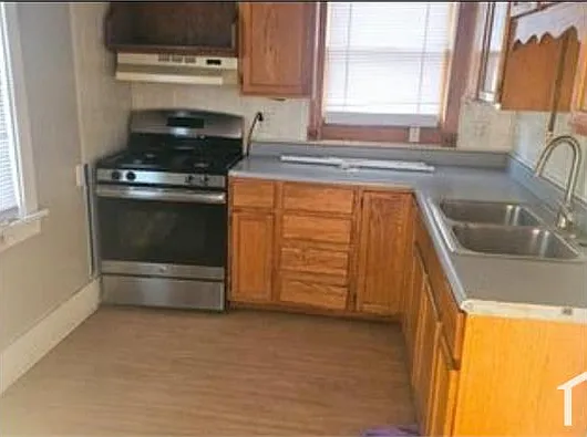 2915 N Wisconsin Ave — Photo 4