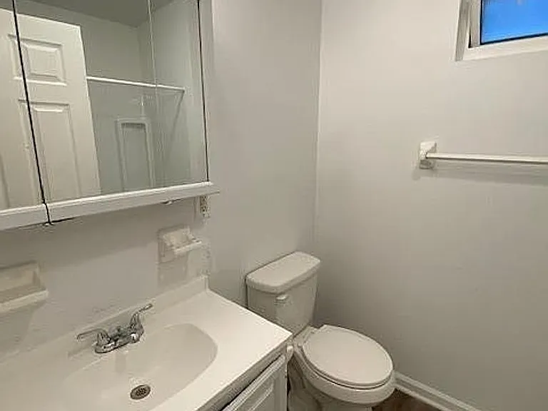 663 Shropshire Ave — Photo 4