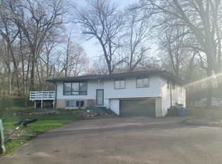 1466 Larch Ln N, Plymouth, MN 55441