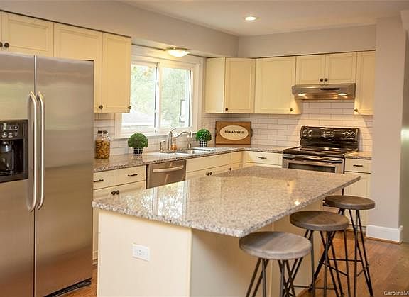 3rd image of 4220 Montibello Dr