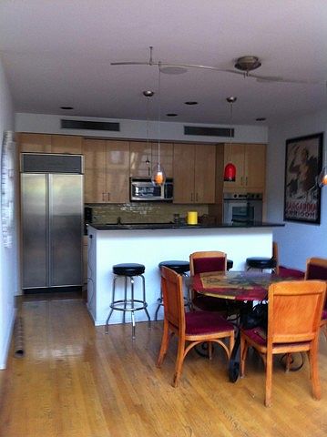 1st image of 839 N Hermitage Ave APT 102