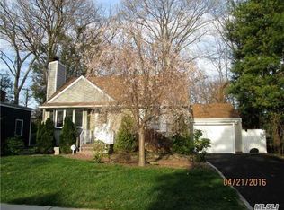 40 Poplar Pl, Glen Cove, NY 11542