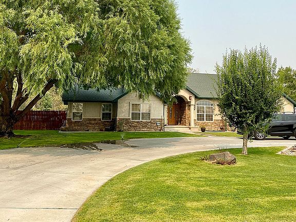 Concrete circle driveway