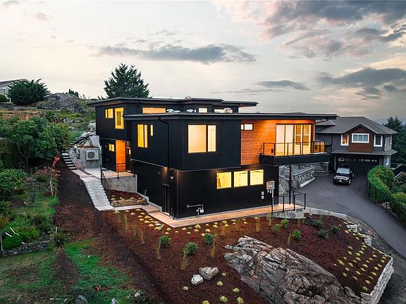 4th image of 3700 Kootenay Pl