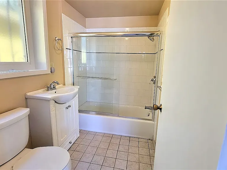 606 S Hill Blvd — Photo 8