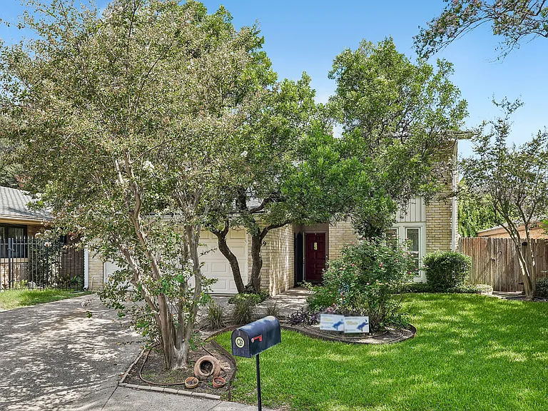 2639 Country Square St — Photo 2