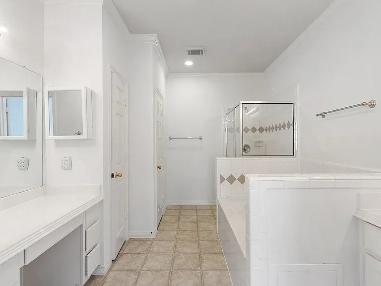 5913 Dolores St #B — Photo 23