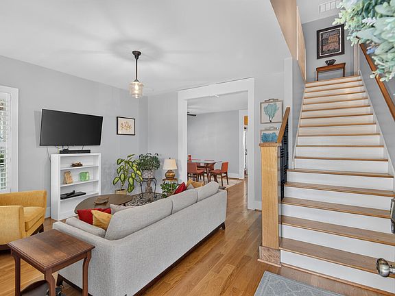 5th image of 204 N Nash St