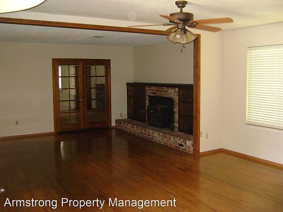 2nd image of 808 W Dorothea Ave