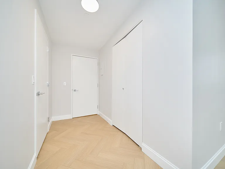160 Riverside Blvd #25A — Photo 13