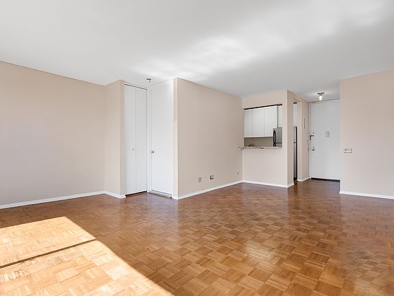 3rd image of 215 W 95th St APT 14K