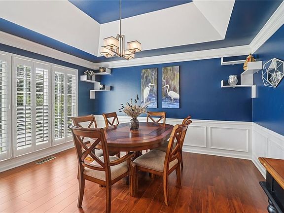 3rd image of 100 Windview Pl