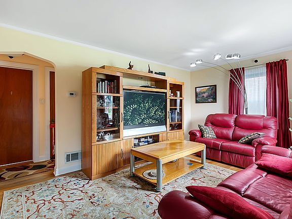 3rd image of 9439 Schiller Blvd