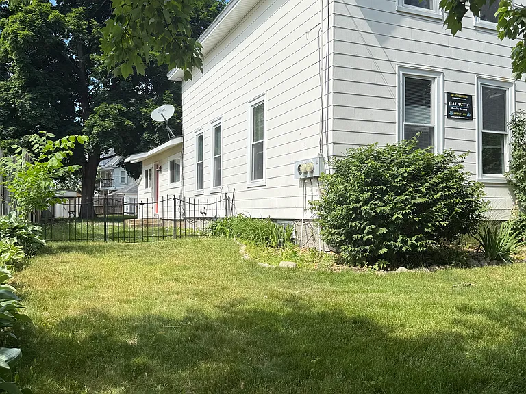 112 Arlington St #2 — Photo 3