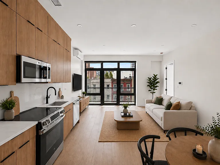 4918 Vernon Blvd #2D — Photo 1