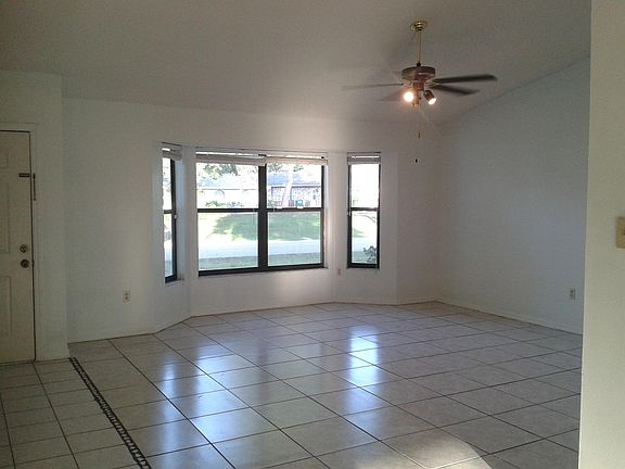 2nd image of 1760 Hallcrest Dr