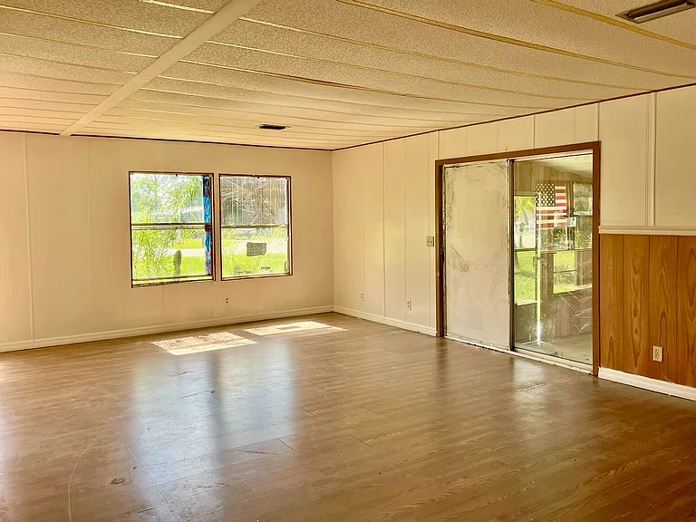 413 Pine Tree Ln — Photo 5