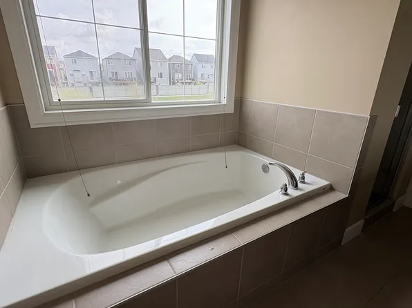 664 Windbrook Hts SW, Airdrie, AB T4B 3V9
