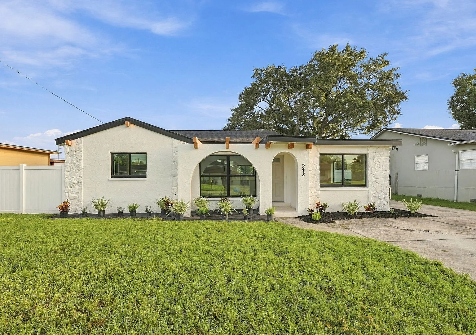 Completely Renovated 3/2 — Photo 1