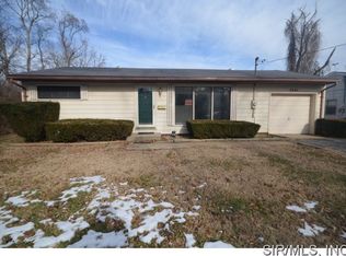 1521 Pin Oak Ln, Swansea, IL 62226