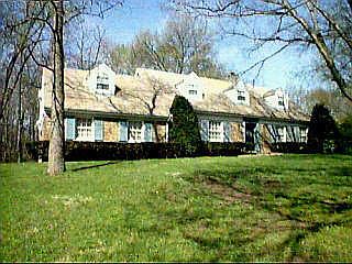 1st image of 765 Oakwood Dr