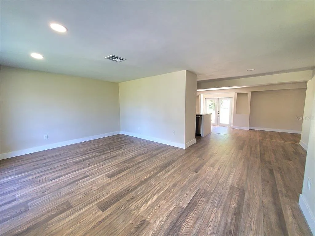2 bed, 2.0 bath, 1353 sqft, $1,900 — Photo 2