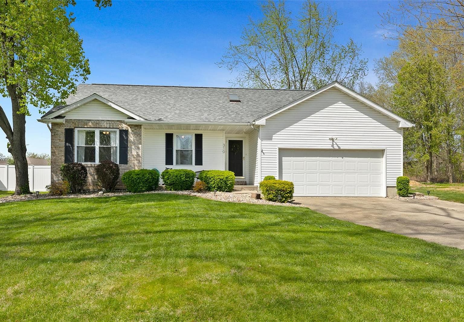 310 E Lake Dr, Edwardsville, IL 62025 Zillow
