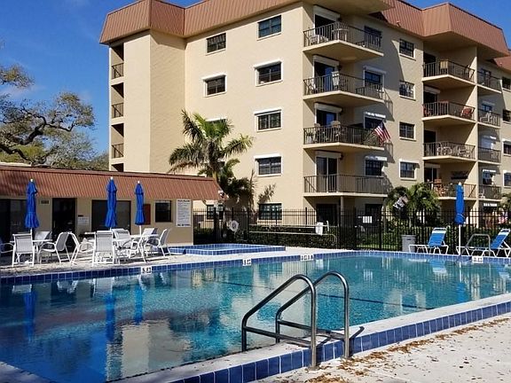4th image of 1025 Rockledge Dr #402