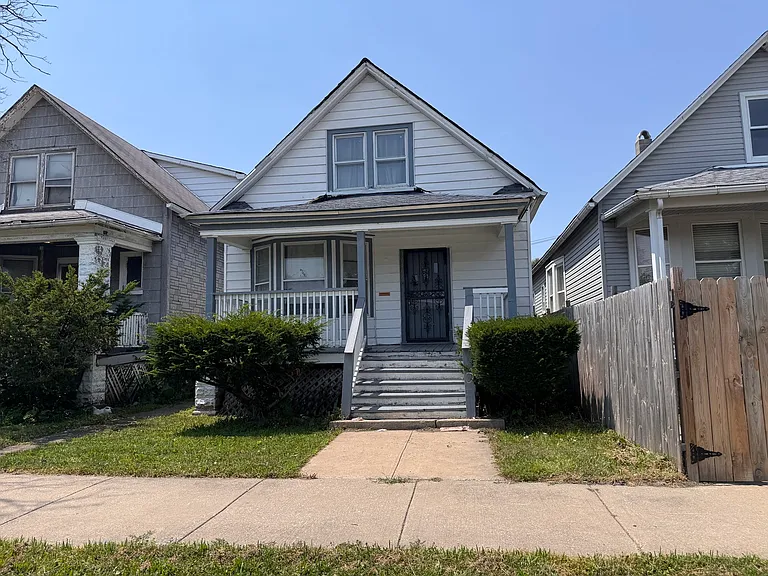 10406 S Indiana Ave — Photo 1