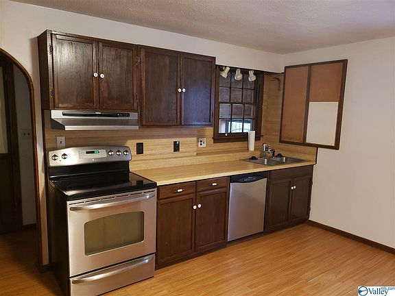 5th image of 916 Linwood Dr NW