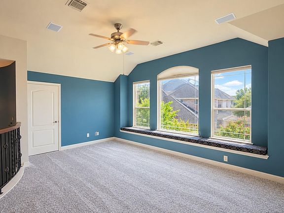 5th image of 11 Saint Thomas Ct