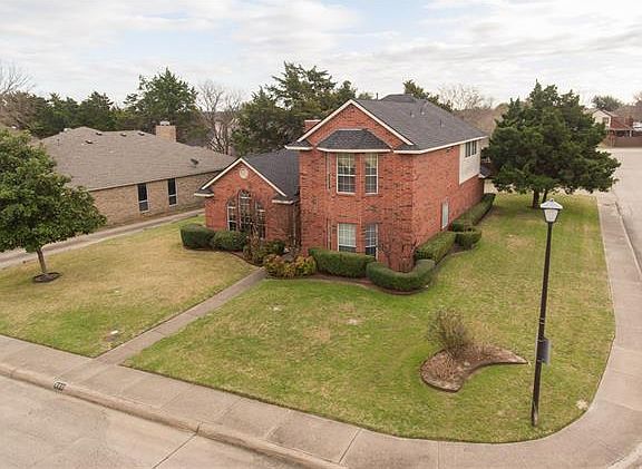 5th image of 800 Woodridge Dr