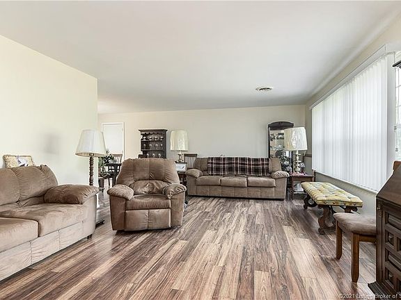 4th image of 8725 N Dogwood Dr