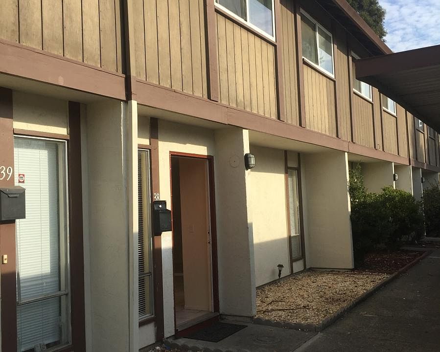1st image of 38 El Basset Ct