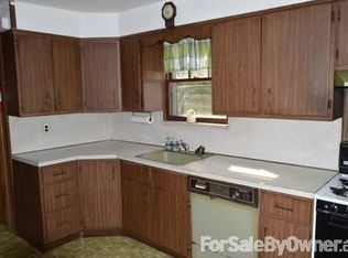 460 Marcellus Rd, Mineola, NY 11501