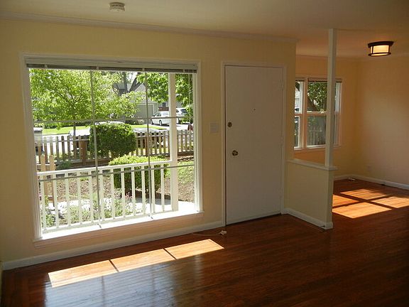 2nd image of 937 15th Ave