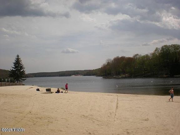 5th image of 38 Woodview Ter