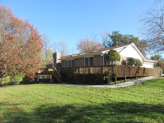 3rd image of 2909 NE Walkup Dr