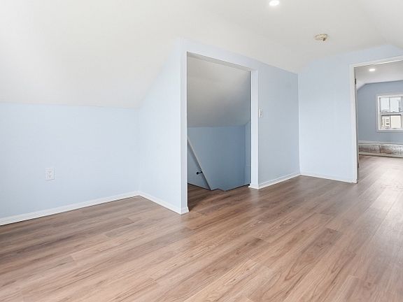3rd image of 514 42Nd St