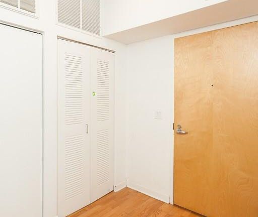 4th image of 1000 N Kingsbury St #211